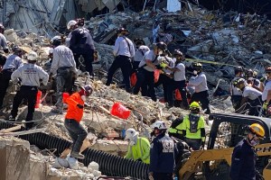 “El edificio se ha ido”: La primera llamada que recibieron los rescatistas tras el colapso en Miami