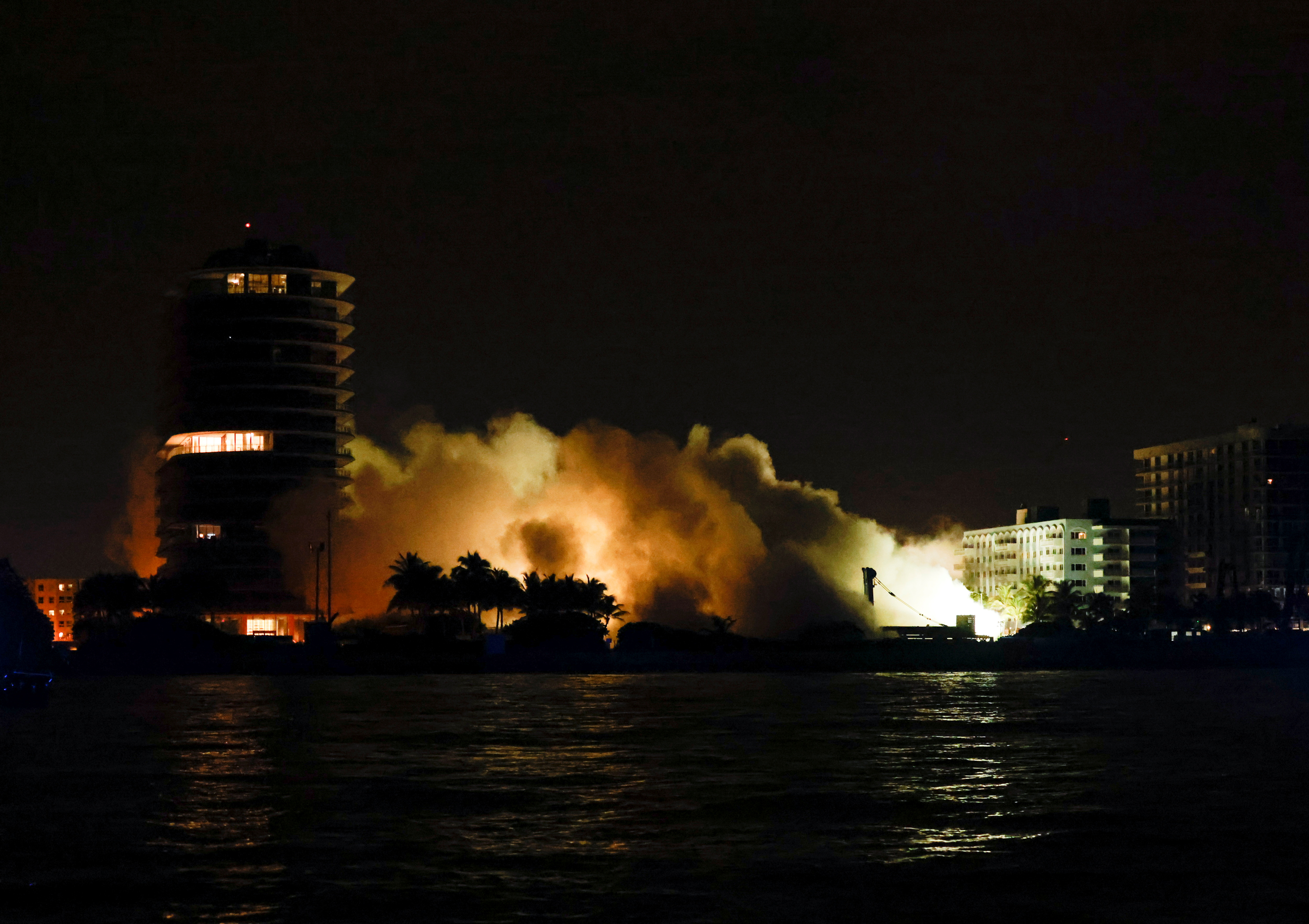 En IMÁGENES: Así fue la demolición del resto del edificio colapsado de Miami