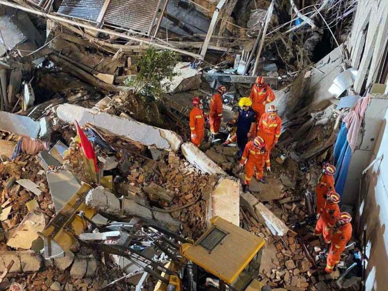 Aumentan a ocho los muertos y a nueve los desaparecidos por el derrumbe de un hotel en China