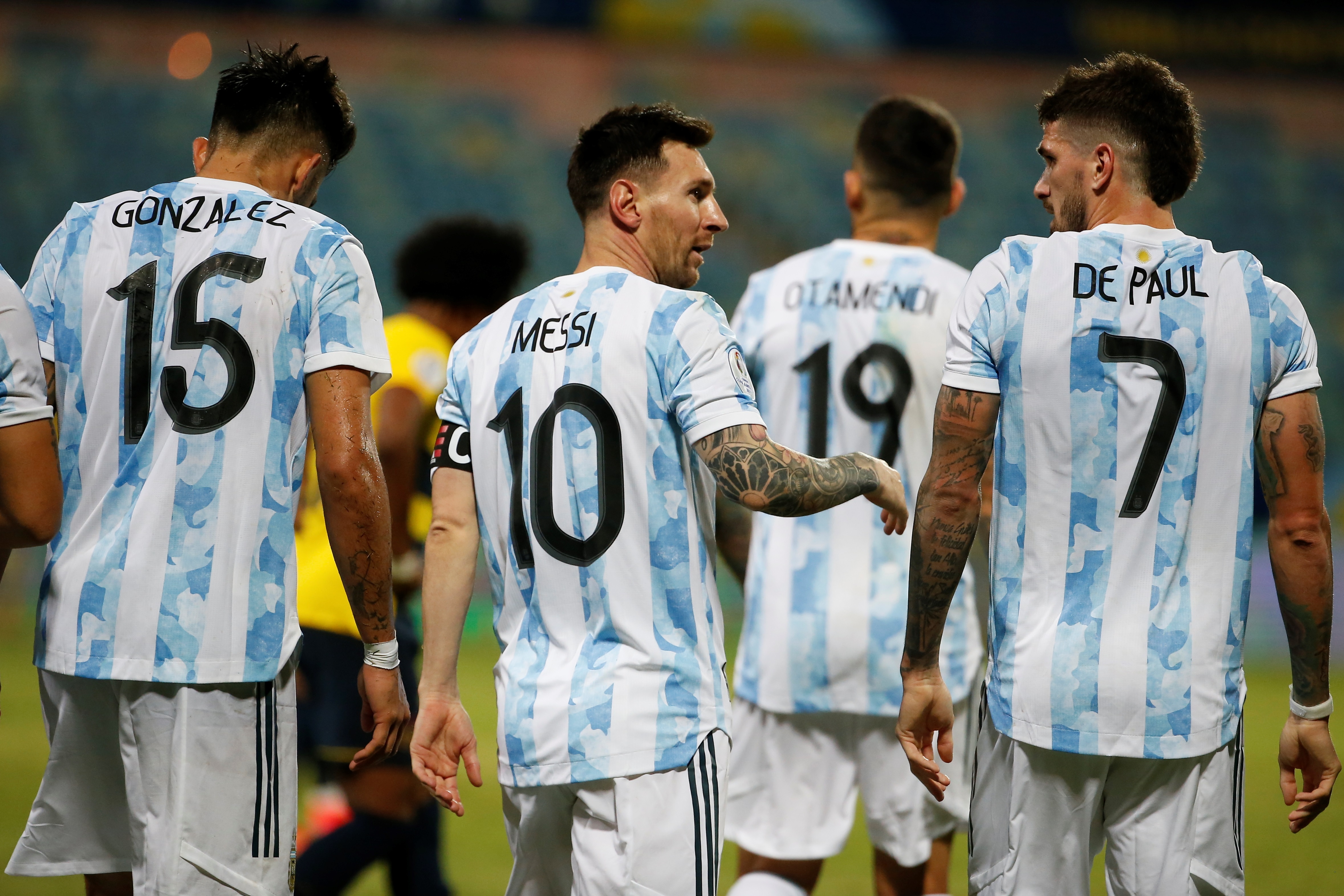 Argentina sacó a Ecuador de la Copa América en otra noche mágica de Messi