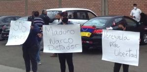 Venezolanos en Perú protestan contra la posible llegada de una delegación del régimen de Maduro (FOTO)