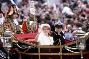 Fergie y el príncipe Andrés: Un beso que escandalizó a la corona, una boda rebelde y el divorcio controversial