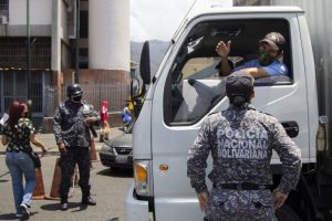 Las alcabalas: Una traba de sobornos para el venezolano (Encuesta LaPatilla)