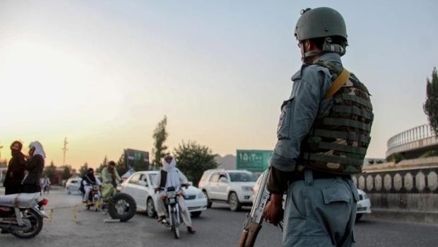 Más de 300 afganos huyeron a Tayikistán por la ofensiva de los talibanes