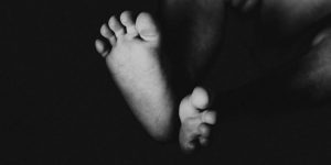 “Mi hijo estaba bien”: desgarrador testimonio de una madre tras la muerte de su bebé en un hospital de Valera