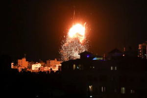 Israel atacó una base de Hamás en respuesta a lanzamiento de globos incendiarios