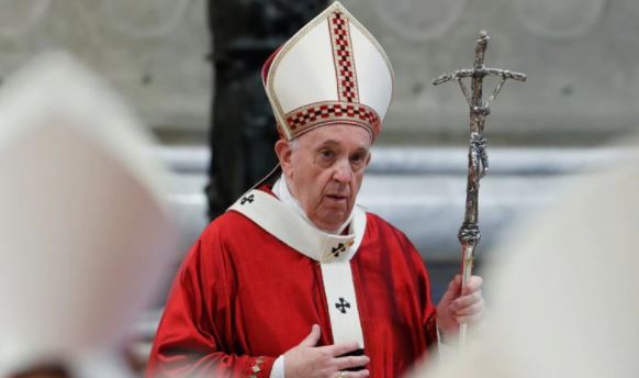 El papa Francisco asegura que “no hay que buscar a Dios en sueños de grandeza y poder”