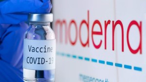 Moderna comienza ensayos clínicos de su vacuna para combatir la variante ómicron