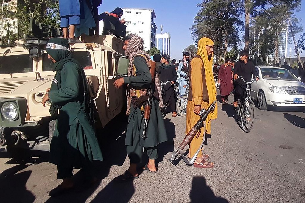 Irán pide seguridad para sus diplomáticos tras la toma de la ciudad de Herat por los talibanes