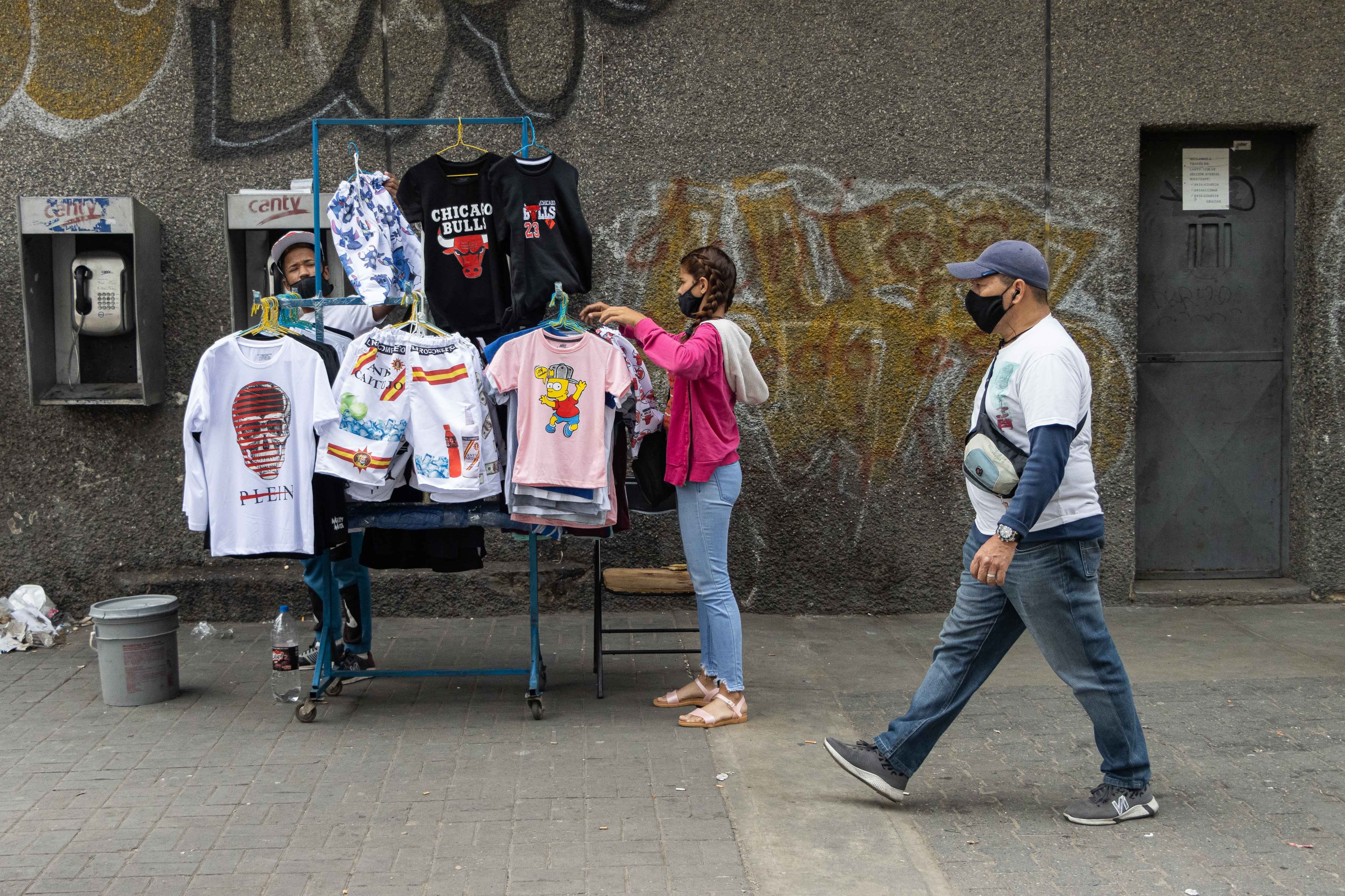 El trabajo informal gana terreno en una Venezuela en crisis (Fotos)