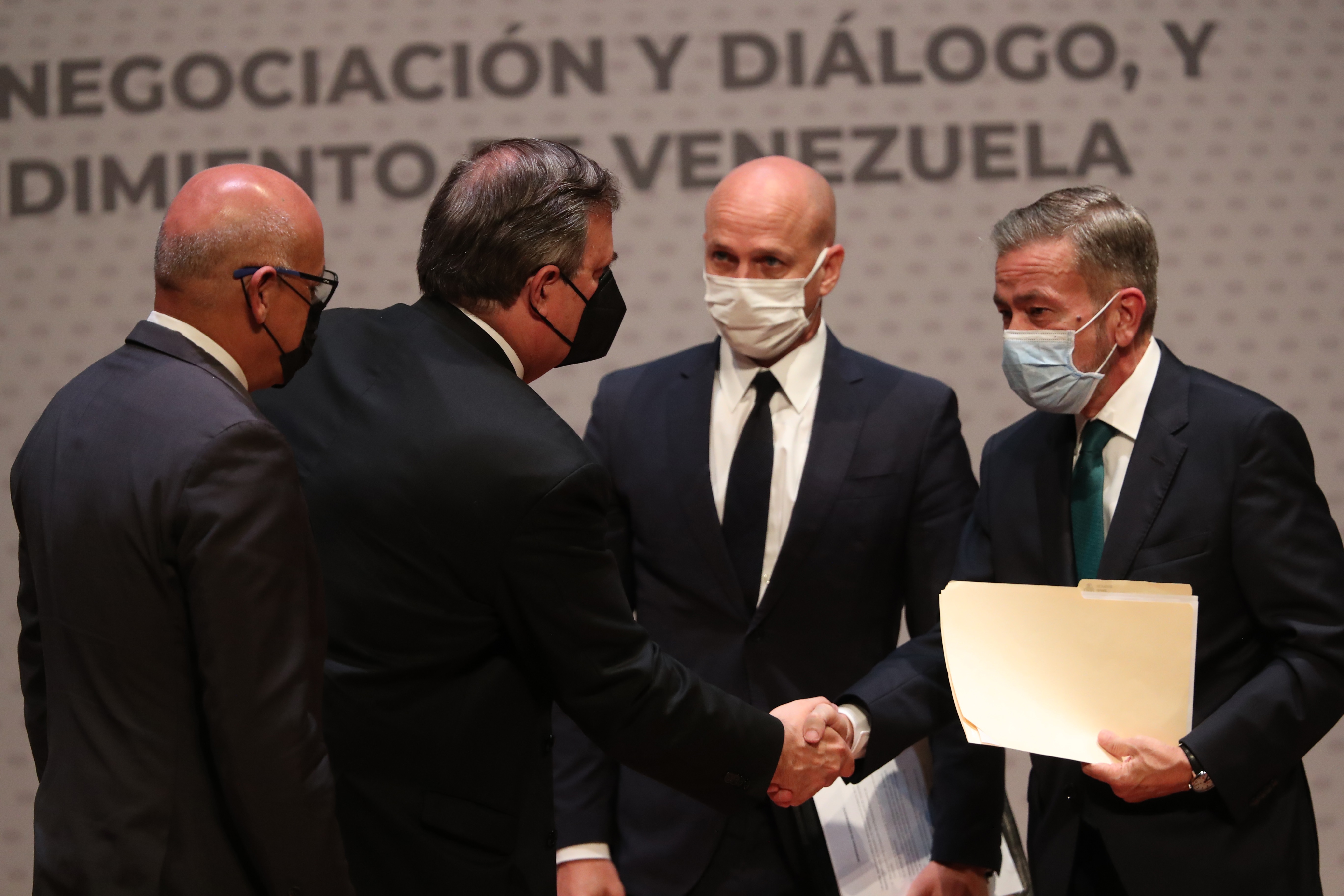 ¿Quiénes son los políticos venezolanos que negocian junto a Noruega en México?