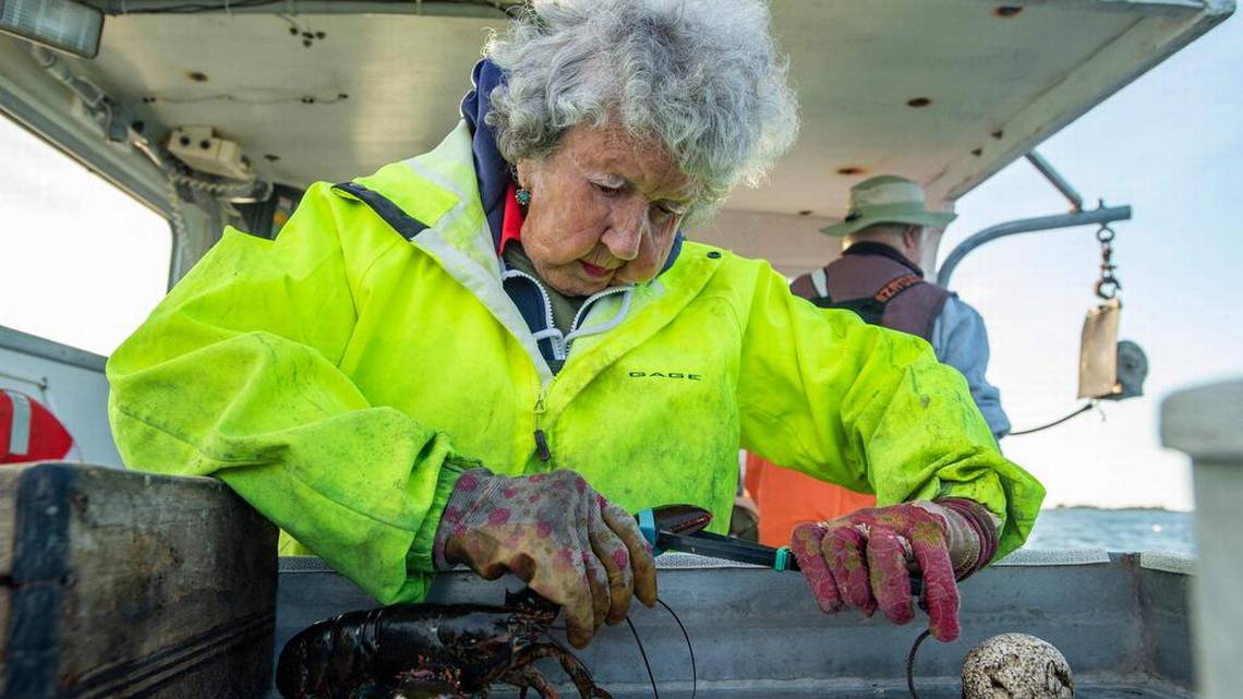 Virginia Oliver , la “Dama de la langosta” que pesca a los 101 años en EEUU