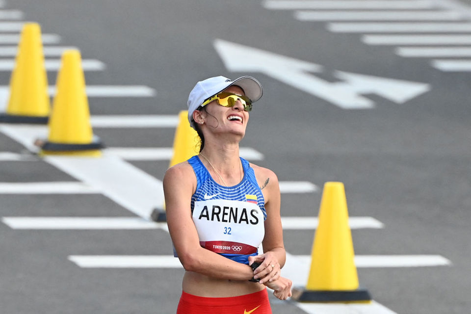 La colombiana Sandra Arenas gana la medalla de plata en los 20 kilómetros de marcha olímpica