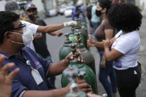 Escasez de gasolina y cortes eléctricos causan fallas en distribución de oxígeno medicinal en Venezuela