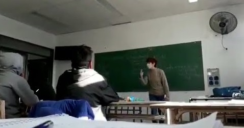 Polémica en Argentina: Acusan a una docente de adoctrinar a los alumnos mientras “defendía” al gobierno en clases (VIDEO)