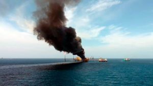 Pemex pierde 25% de su producción petrolera por incendio en plataforma costa afuera