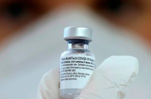 ¿Por qué la vacuna de Pfizer sería eficaz contra todas las variantes del coronavirus y futuros brotes?