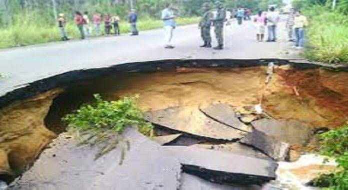 Colapso de vías en Delta Amacuro afecta la llegada de comida y combustible a la entidad