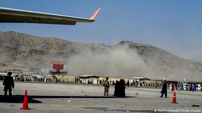 EEUU pidió a sus ciudadanos alejarse del aeropuerto de Kabul por la alerta terrorista