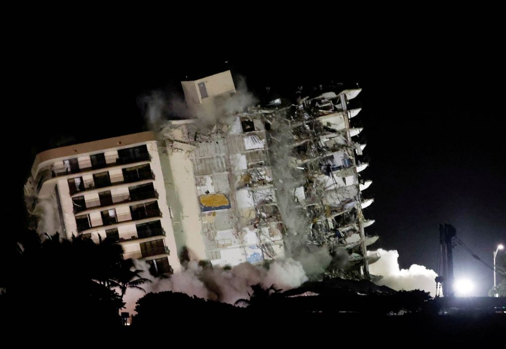 EN VIDEO: Aterrador momento luego de desplomarse el edificio de Surfside