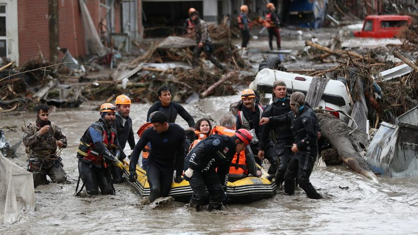 De incendios a inundaciones: Un nuevo desastre natural deja más de 30 muertos en Turquía