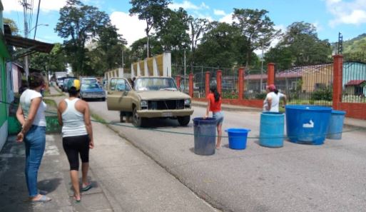 Cerraron el paso en Caripe este #12Ago por escasez de agua en toda Monagas