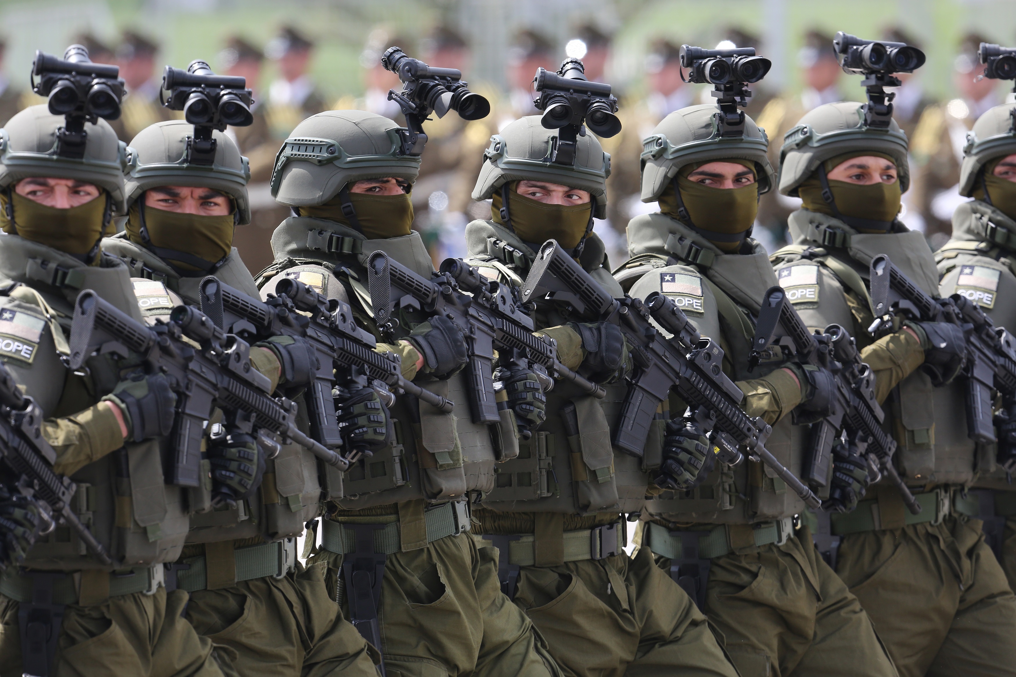 Al menos 26 detenidos en una protesta contra el desfile militar en Chile