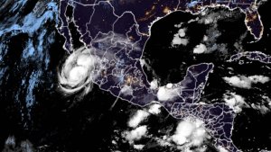 La tormenta tropical Olaf evolucionará a huracán y se acercará a Baja California Sur