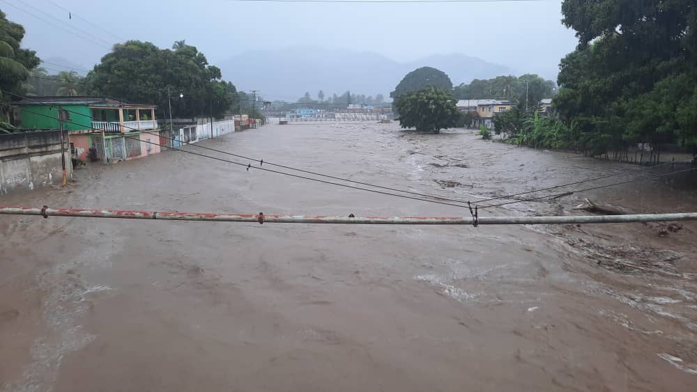 Desbordamiento del río Morón afectó a varias comunidades en Carabobo #7Sep (Fotos y videos)
