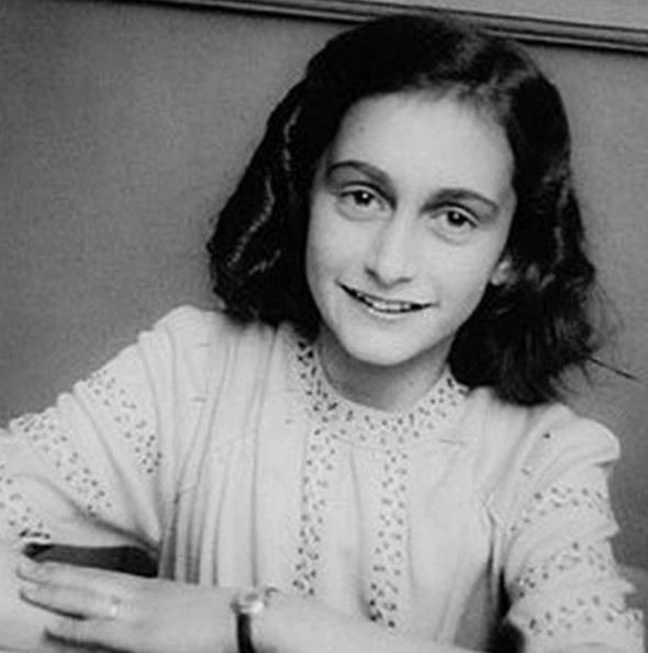 El calvario final de Ana Frank: Su muerte a los 15 años rapada, hambrienta y con la ropa infestada de piojos