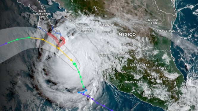 El ciclón Olaf se convierte en huracán y se acerca a la península de Baja California