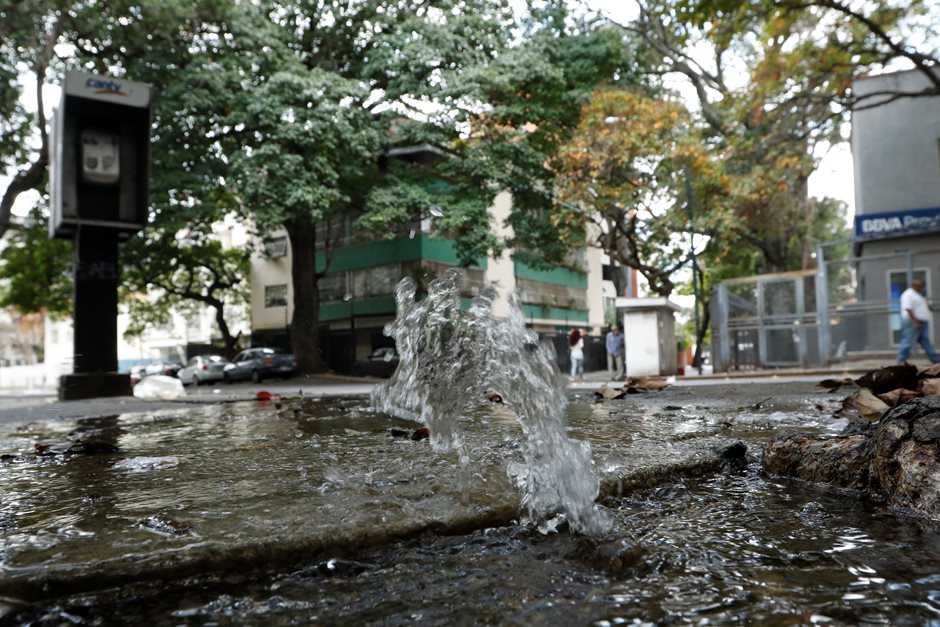 Caracas pierde entre 10% y 20% de agua por botes sin reparar… e Hidrocapital no cuenta con recursos para hacerse cargo