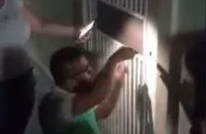 EN VIDEO: Consejo comunal asaltó un apartamento en Anzoátegui tras violentar la cerradura