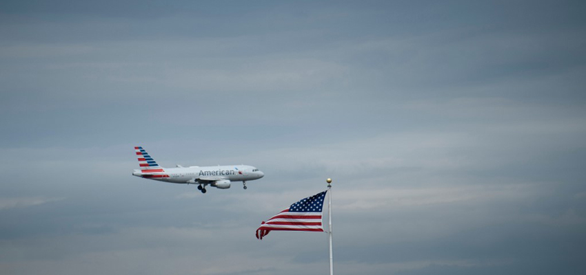 Sin evidencia “por el momento” que suspensión de vuelos en EEUU obedezca a ciberataque, según la Casa Blanca