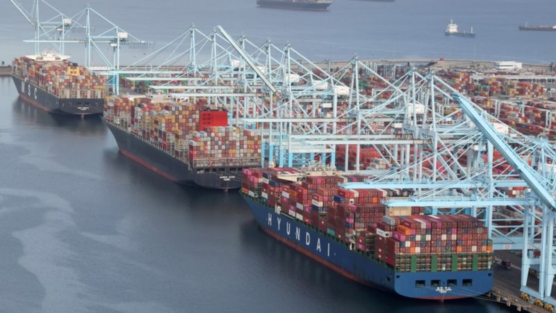 Crisis de los contenedores: ¿Por qué hay tantos barcos haciendo fila para entrar a EEUU?