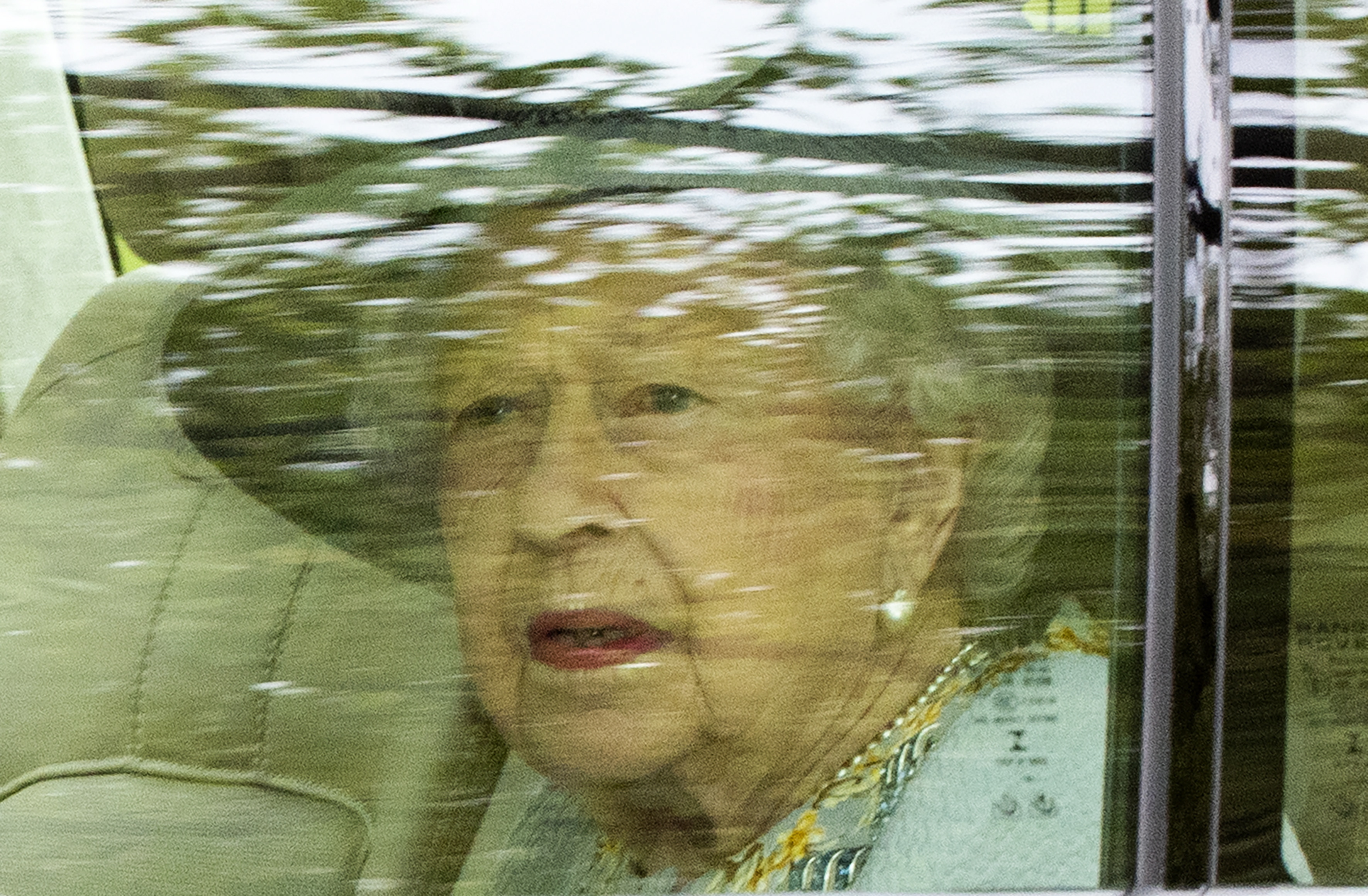 La reina Isabel II atiende audiencias virtuales en Windsor tras su alta hospitalaria