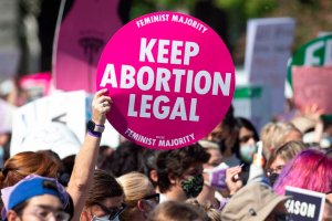 Supremo de EEUU deja en pie veto al aborto en Texas, pero permite denunciarlo