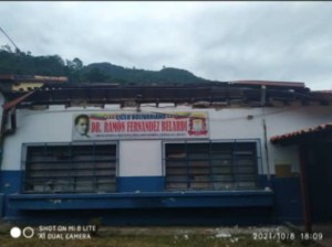 ¡Peligro! Colapsó el techo del liceo bolivariano de Seboruco en Táchira (FOTOS)
