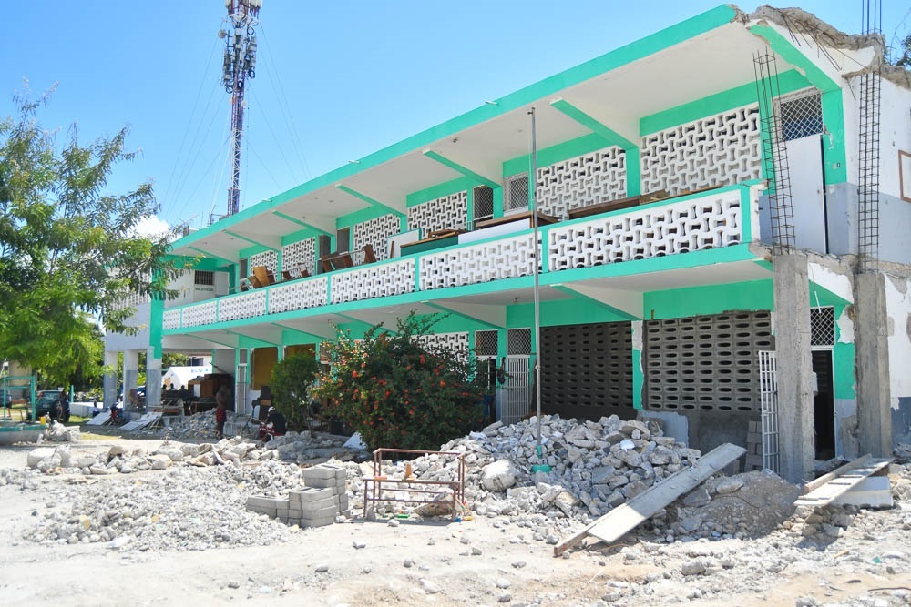 El sur de Haití reanuda las clases tras terremoto sin aulas a las que volver