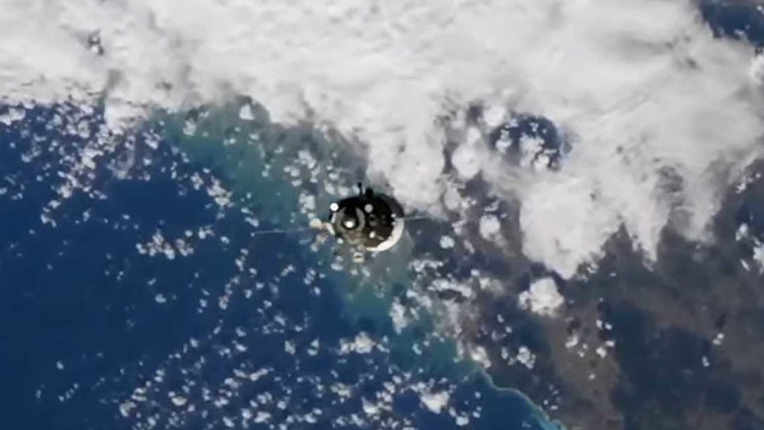 La nave con el primer equipo de rodaje en el espacio a bordo se acopla con éxito a la EEI (VIDEO)