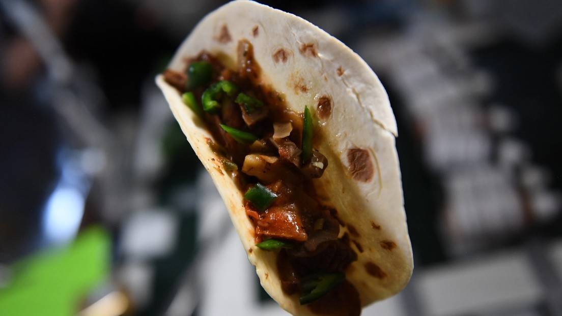 Astronautas prueban “tacos espaciales” con los primeros pimientos cultivados en la Estación Espacial Internacional (FOTOS)