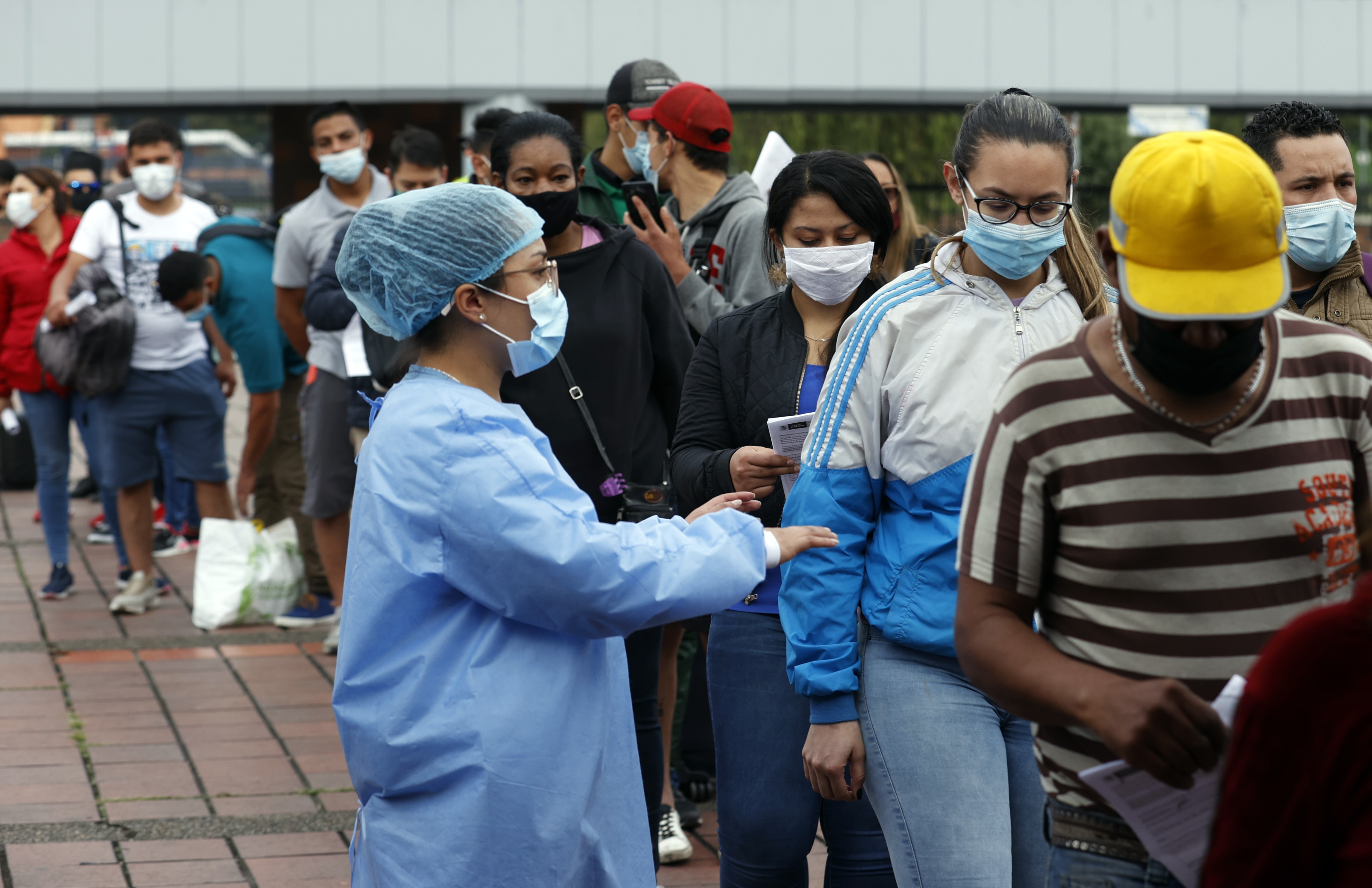 Colombia sumó casi dos mil nuevos casos de coronavirus