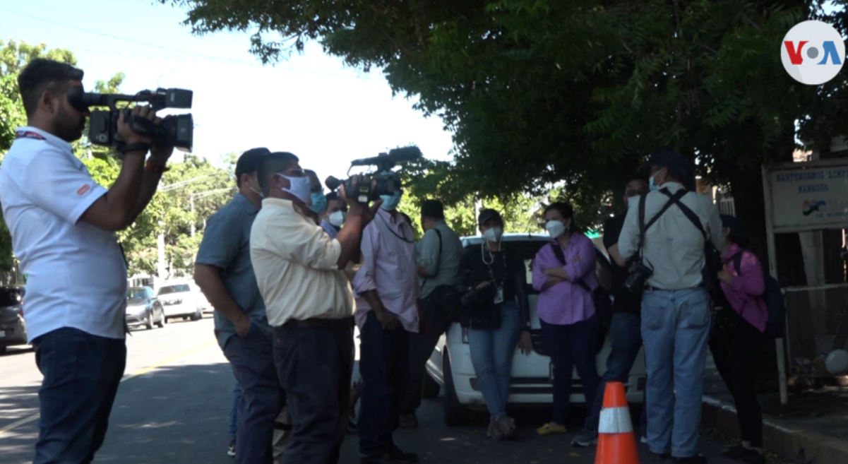 Rendirse, abandonar o el exilio: Las tres opciones de los periodistas en Nicaragua