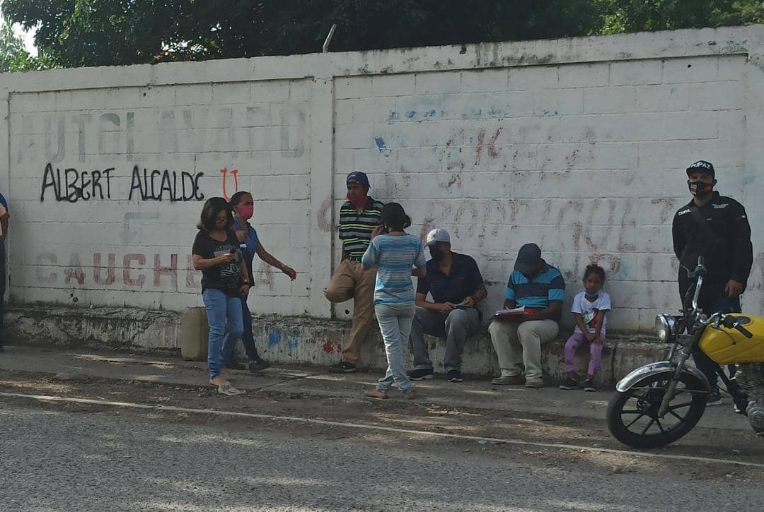 En Lara denuncian presencia de militantes chavistas alrededor del Grupo Escolar Roberto Montesinos, de El Tocuyo