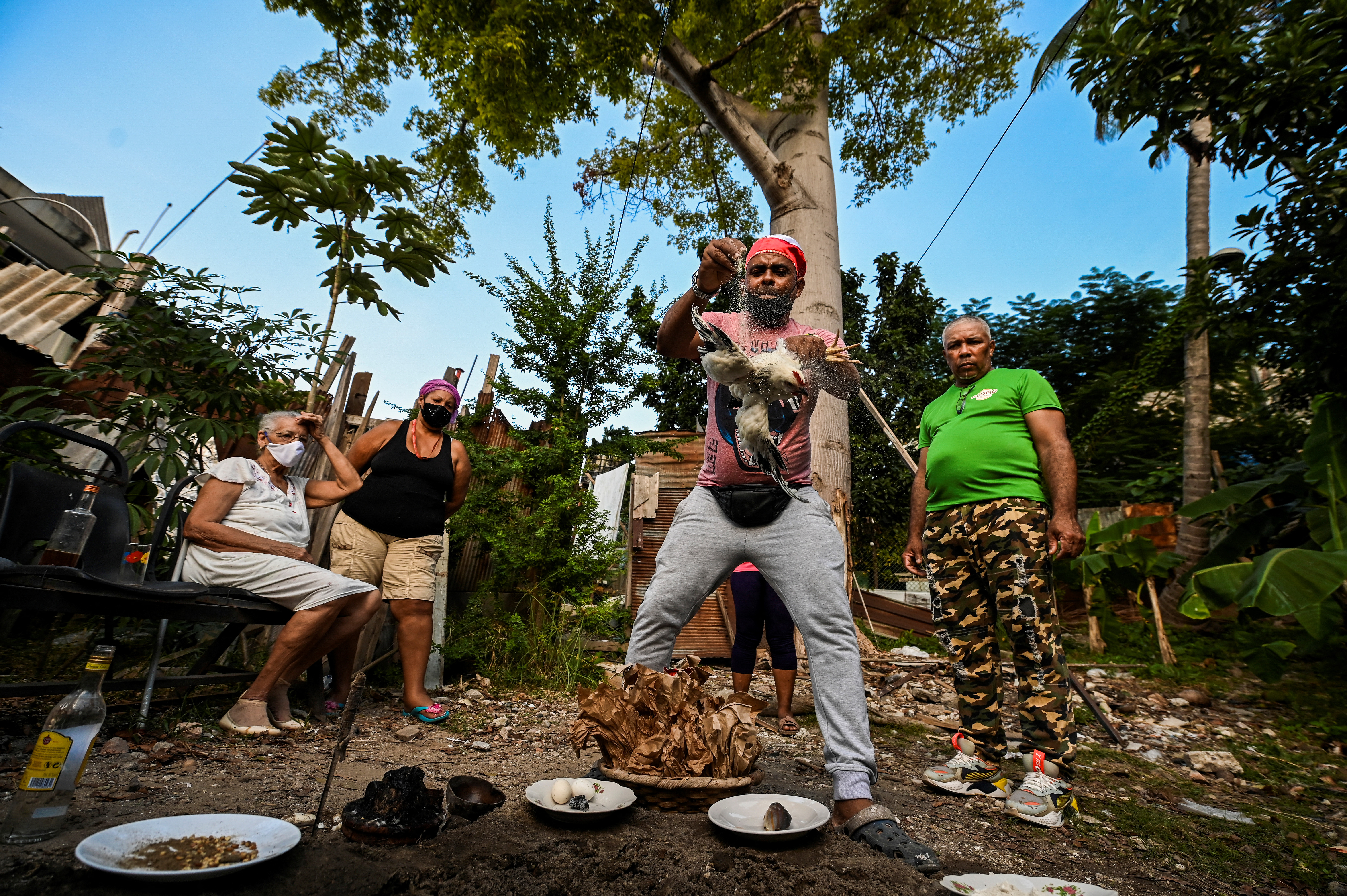 Escasez en Cuba: santeros invocaron a la tierra para pedir más alimentos