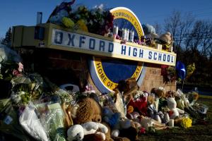 Demandan a autoridades escolares tras tiroteo que cobró la vida de cuatro estudiantes en Míchigan