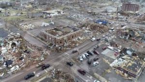 Desastre en Kentucky: Cómo se generan los tornados y cuál es la diferencia con los huracanes