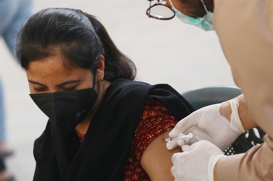 Pakistán reportó su primer caso de la variante ómicron entre el impulso a la vacunación