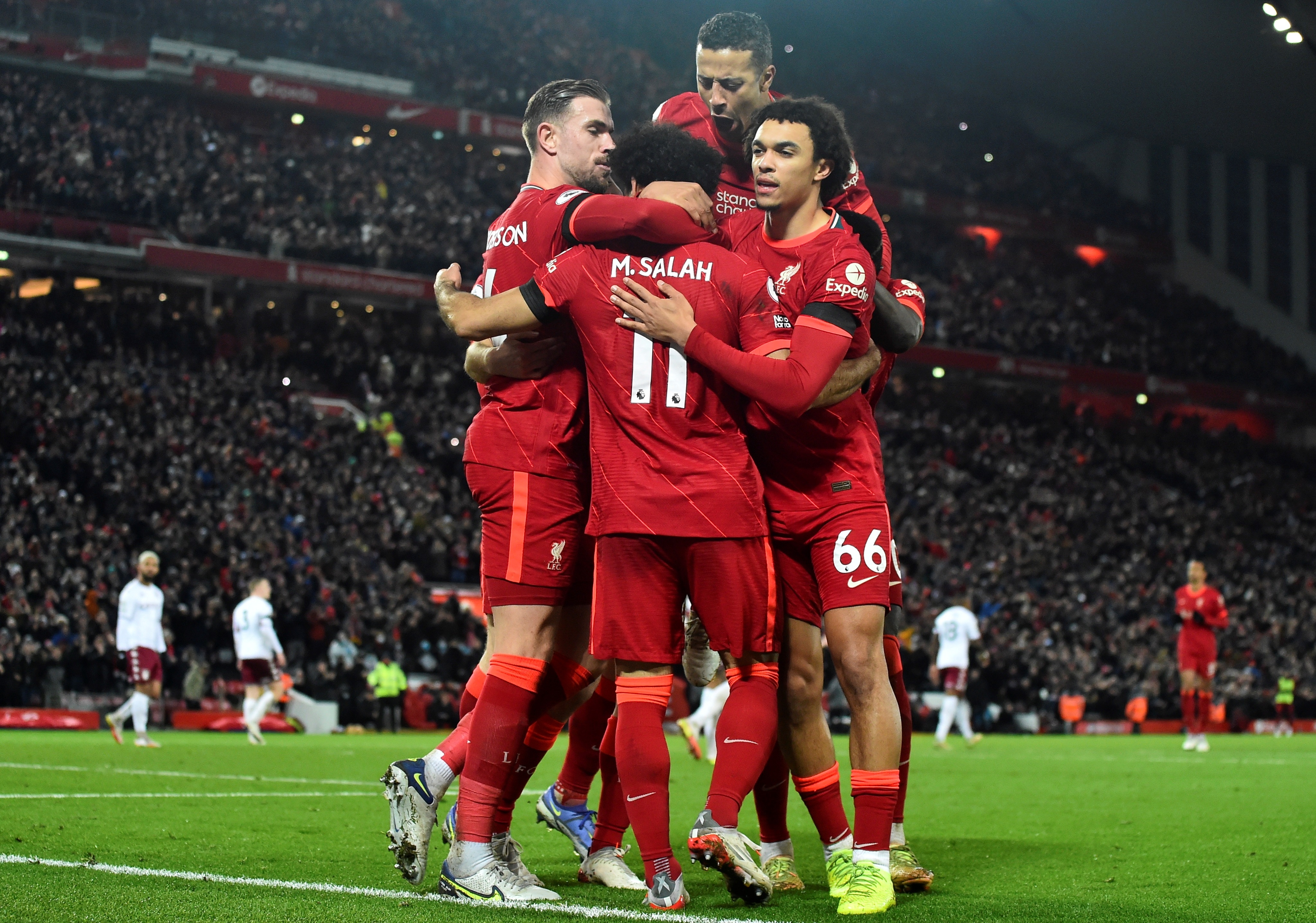 Liverpool sigue la estela del Manchester City tras remontada contra Newcastle