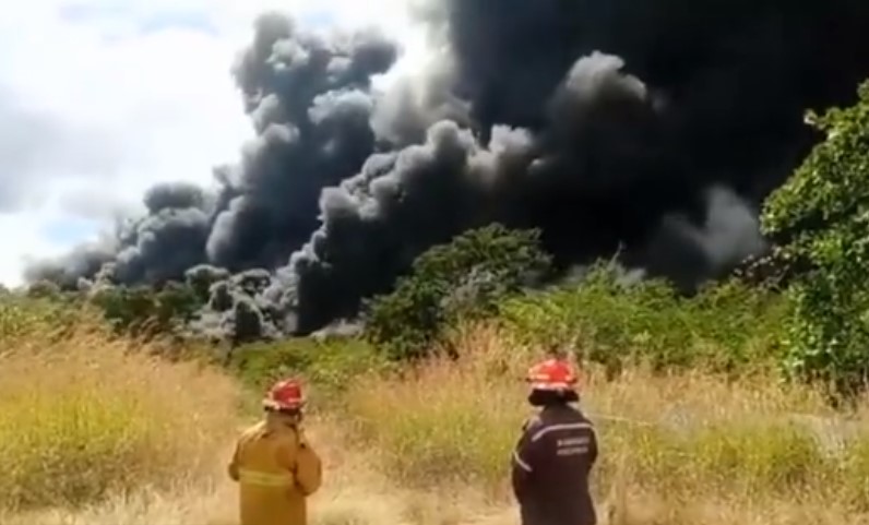 Se registró incendio en una fosa petrolera de Pdvsa en Anzoátegui (VIDEOS)